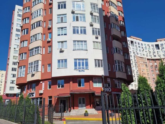 Продаж офісу,генератор,паркомісце,окремий вхід,бомбосховище,солом'янка Київ