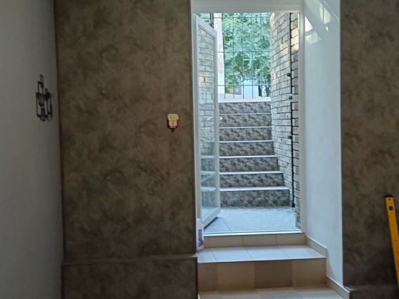 Продам квартиру,помещение с отдельным входом