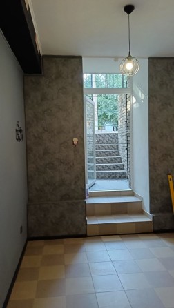 Продам квартиру,помещение с отдельным входом - фото 1