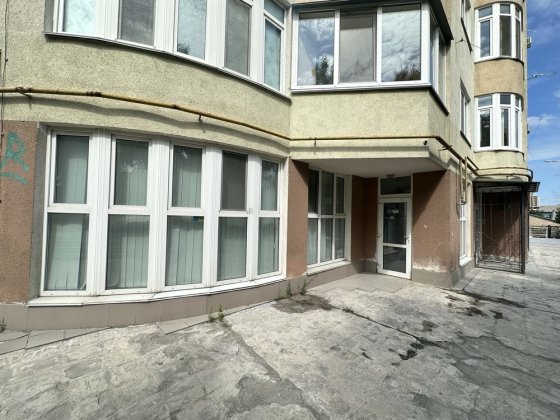 Продаж фасадного приміщення на вул. Трухачевського Київ