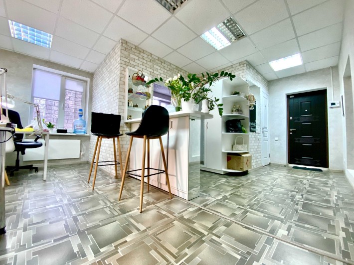 Вигідна пропозиція.  Комерційне приміщення по вул. Перемоги - фото 1