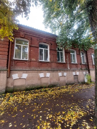 Продам житлове приміщення в Центрі під комерцію - фото 1