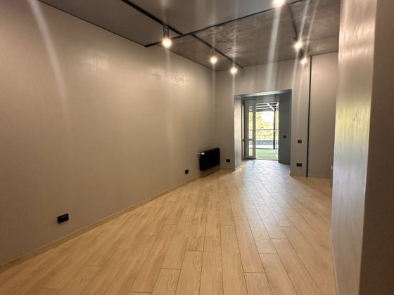 Приміщення для салону краси,медичної практики,офісу з терасою