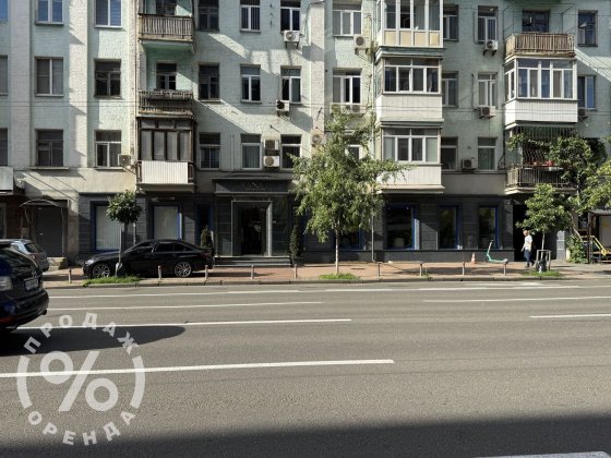 Фасадне приміщення на Саксаганського 42/80 два рівні паркінг Киев