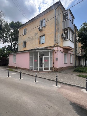 Продаж фасадного комерційного приміщення в центрі міста біля ринку. - фото 1