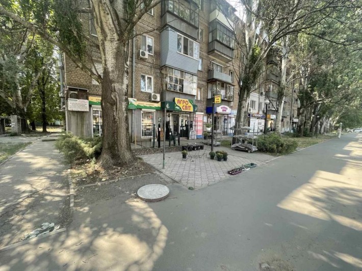 Продаж фасадного торгового приміщення в центрі Дніпровського району - фото 1