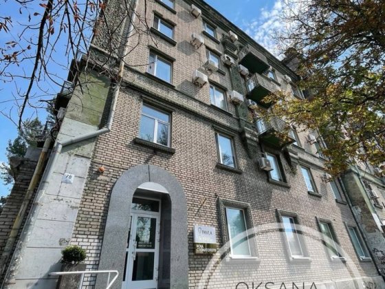 Продам офисний центр