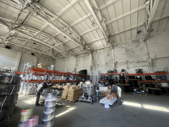 М Почайна   Подол   Петровка 10600м под производтсво склады метро - фото 1