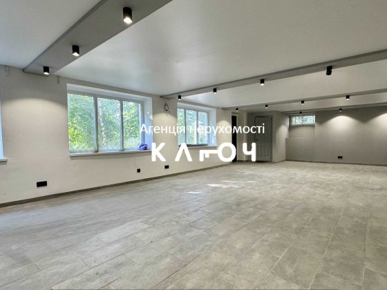 Продаж приміщення 187 м², вул. Чорновола, фасад, три входи Кропивницький