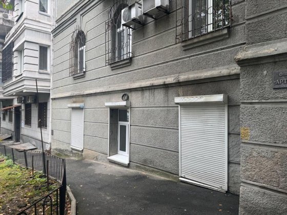 Без комиссии, Дарвина, 7  фасадное помещение Киев