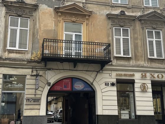 Продаж нежитлового приміщеня в центрі міста вул. Дорошенка 25 Львів