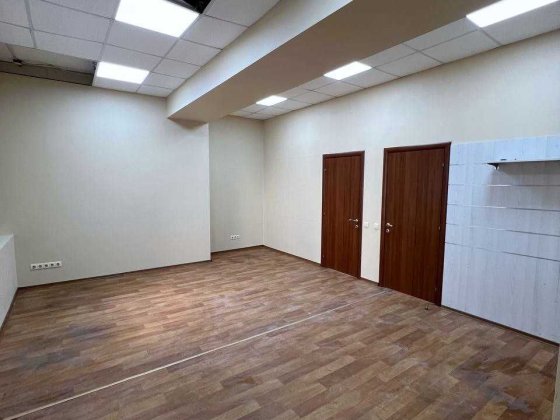 Продам офисное момещение. Отличная локация. Левый берег