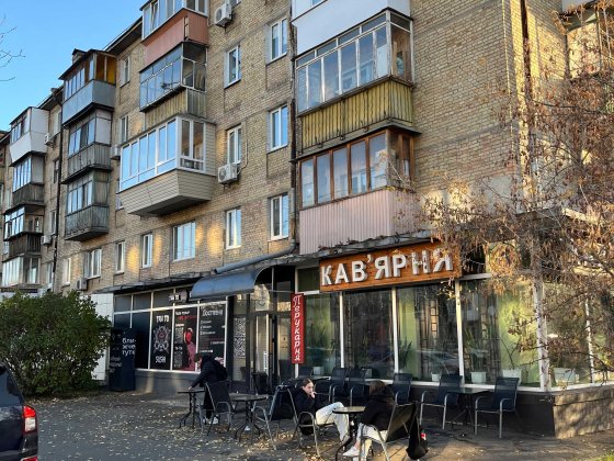 Продаж нежитлового приміщення фасад Миру проспект Киев