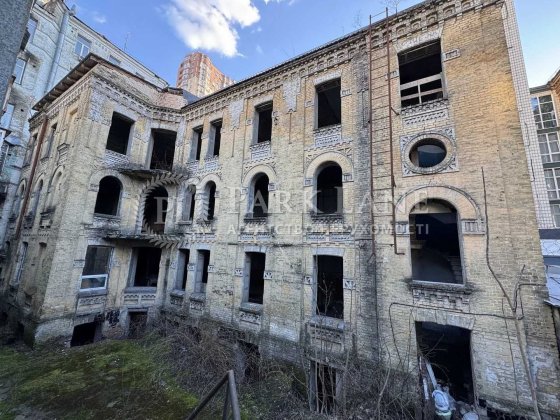 Продам окрему будівлю 450м2 під реконструкцію вул Саксаганського 133Б Київ