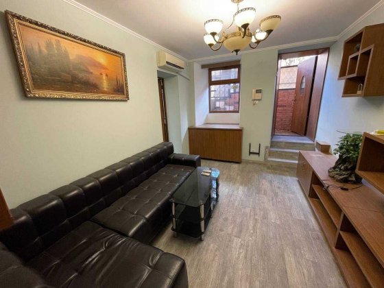 Продам помещение в ЦЕНТРЕ города Фасадный вход Полуцоколь Евроремонт Одеса