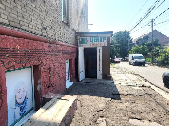 Продаж ЦОКОЛЬНОГО приміщення вул. Поштова буд. 27/29 центр АНГОЛЕНКА.