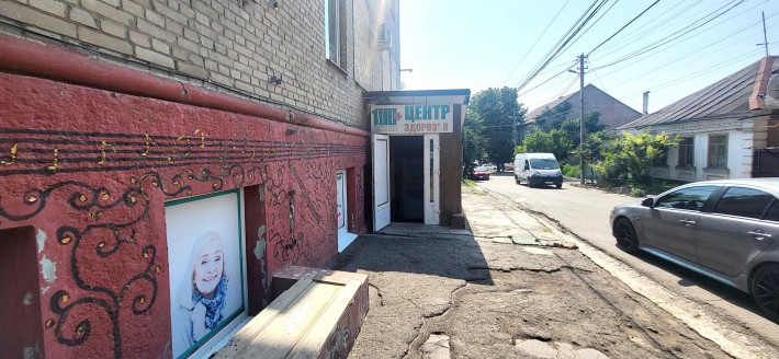 Продаж ЦОКОЛЬНОГО приміщення вул. Поштова буд. 27/29 центр АНГОЛЕНКА. - фото 1