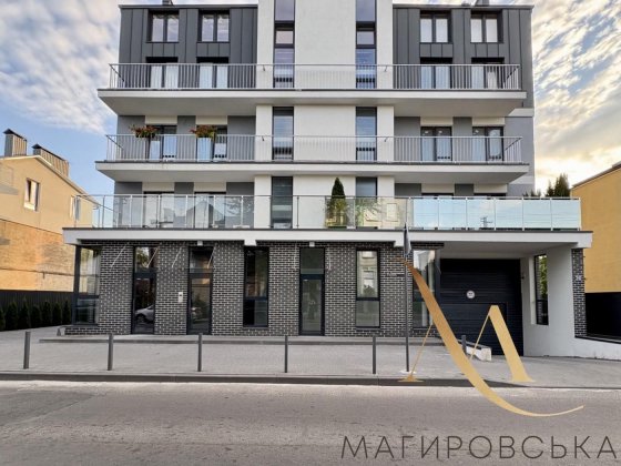 продаж фасадного комерційного приміщення по вул.Кодукторська Львів