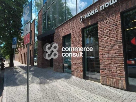 Продаж фасадного приміщення в новому БЦ, ближній центр Львів