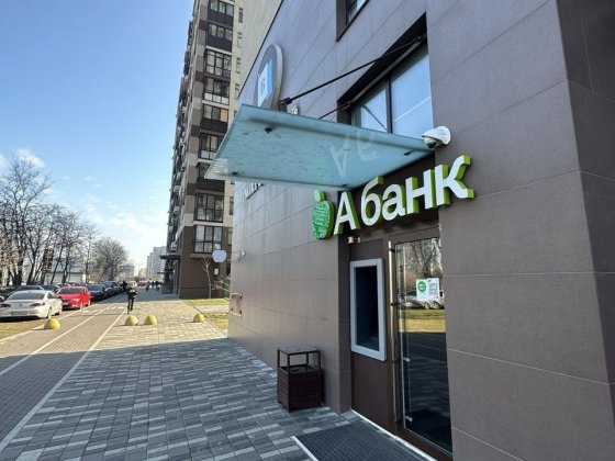 ЖК Варшавський Прибуткове нежитлове приміщення на фасаді. Київ