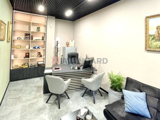 Продам сучасний офіс з окремим входом.