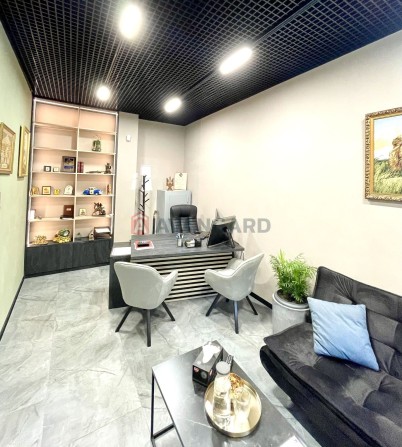 Продам сучасний офіс з окремим входом. - фото 1