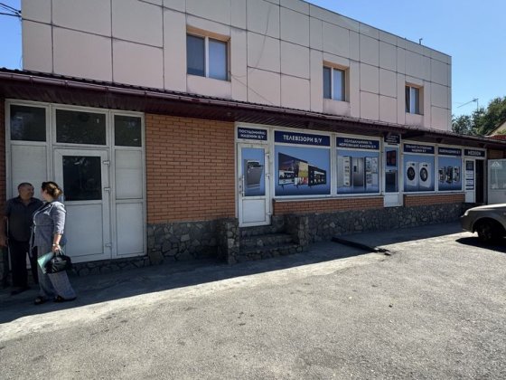 Продаж житлового будинку з комерційними та складськими приміщеннями Днепр