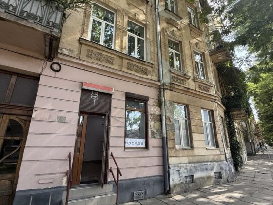 Продається фасадне приміщення в центрі Львова — вул. Костя Левицького Львів