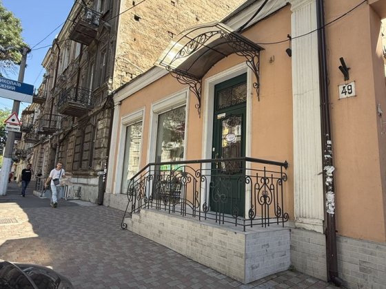 Салон-магазин на Канатной 90м2. Отдельно стоящее здание Одеса