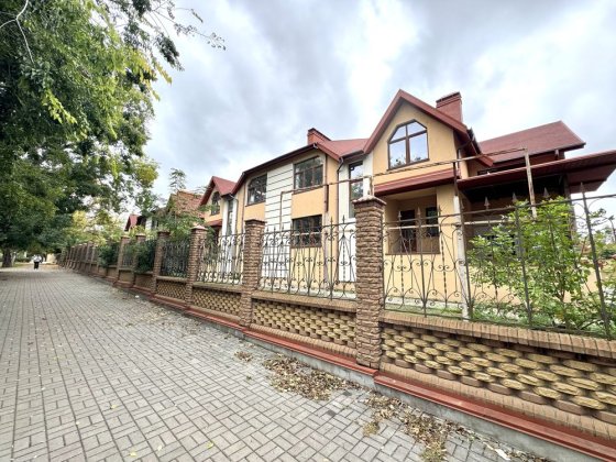 Продажа фасадного коттеджа под коммерческую деятельность в центре Николаев