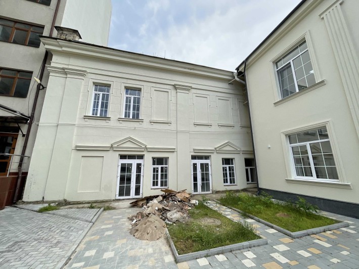 Центр Шевченко приміщення 700 кв.м. ремонт ціна 550 тис. у.о. - фото 1