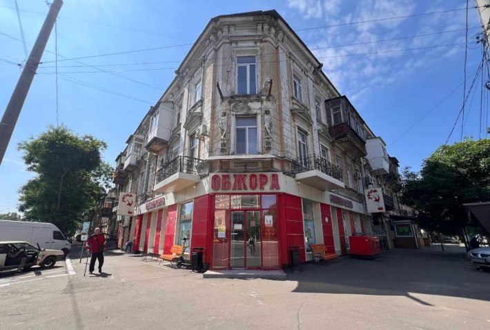 Фасадное помещение под ваш бизнес в центре! - фото 1