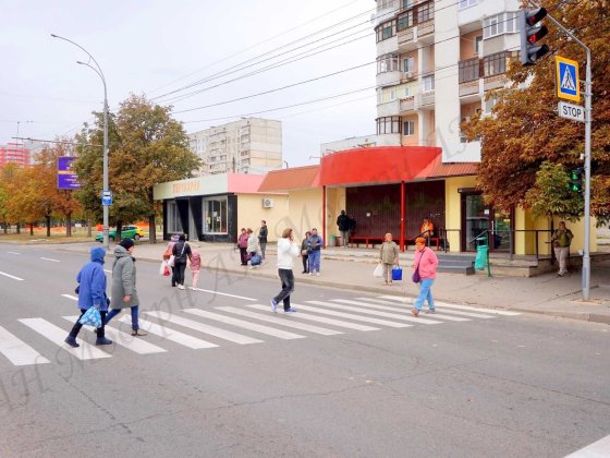 Капітальна крамниця уздовж пр-ту Перемоги на зупинці продаж Харків Харьков