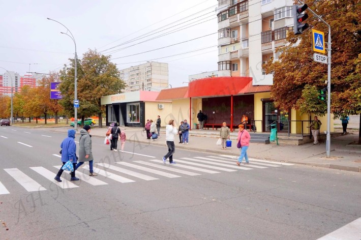 Капітальна крамниця уздовж пр-ту Перемоги на зупинці продаж Харків - фото 1