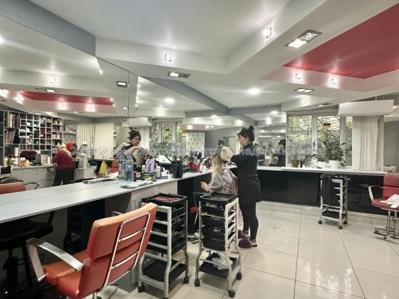 Прибутковий салон краси з укомплектованими робочими місцями Е68 Харків