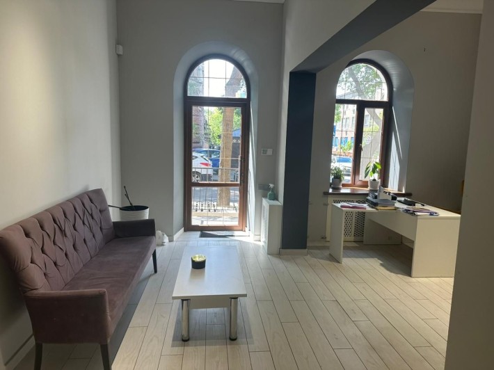 Продам фасадное помещение в центре Одессы - фото 1