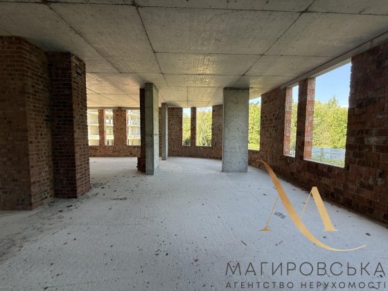 Продаж комерційного приміщення в житловому комплексі Миколайчука Львів