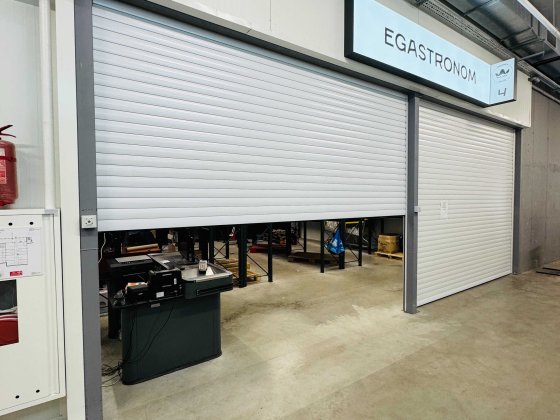 Продаж торгового місця на ринку Шувар, 80 м.кв., (є холодильник) Львів