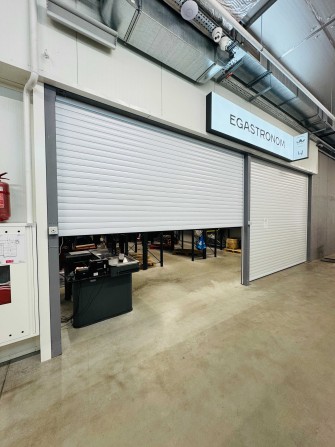 Продаж торгового місця на ринку Шувар, 80 м.кв., (є холодильник) - фото 1