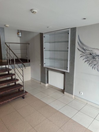 Продаж нежитлового приміщення на вул. Бандери
Загальна площа - 120 кв. - фото 1