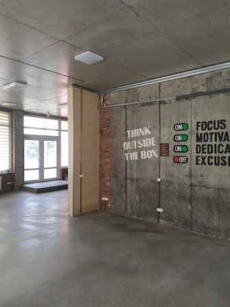 Продаж 3-и поверхової комерційної будівлі по пр. Чорновола - фото 1