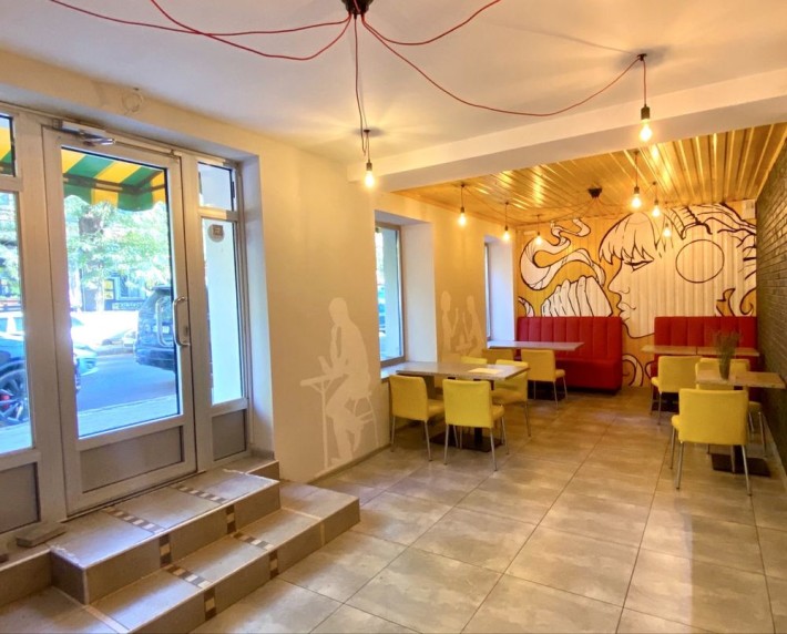 Комерційне приміщення з ремонтом біля ЦЕНТРУ міста - фото 1