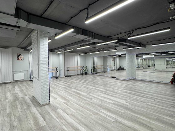 Продаж комерц. прим. вул.Героїв Упа 73.Орендарі танцювальна студія. Львів