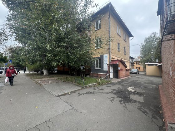Без% фасадне приміщення 57м² Севастопольска площа Киев