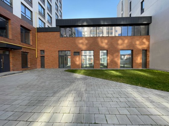 ПРОДАЖ приміщення на вул Навроцького 31. 1350 дол м.кв Львов