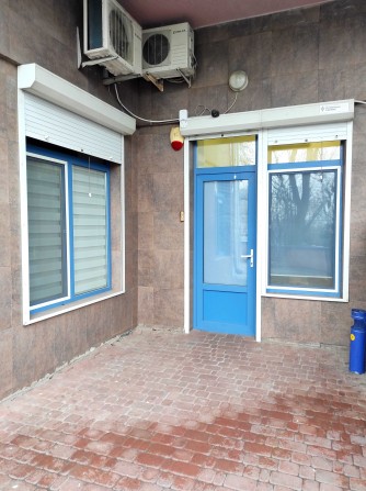 Фасадное помещение. 43м2. ЖК Мерседес. Центр. Окна на парк Шевченко. - фото 1