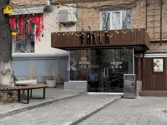 Продаж Торгівельна площа вул. Гончара Олеся Центр Київ Фасад 46м2 Київ