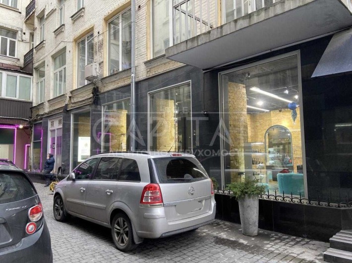 Продажа помещения магазина  в центре Киева Большая Васильковская 141 м - фото 1