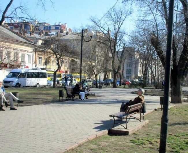 Фасадное помещение(60м) Александровский проспект Книжка - фото 1