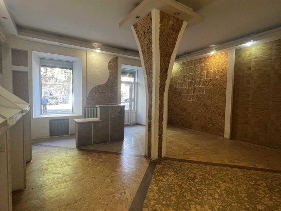 Продам  фасадное коммерческое помещение Центр города Одесса Одесса